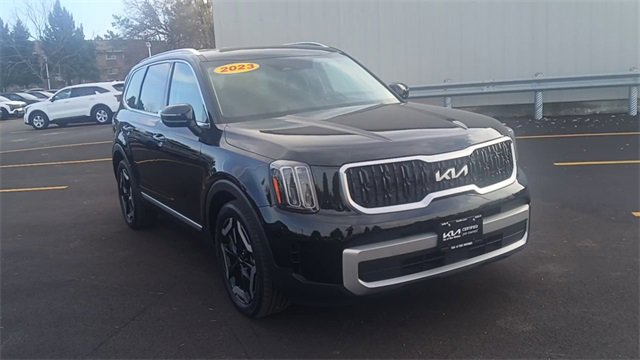 Used 2023 Kia Telluride EX w/ EX Captain's Chair Package image 5