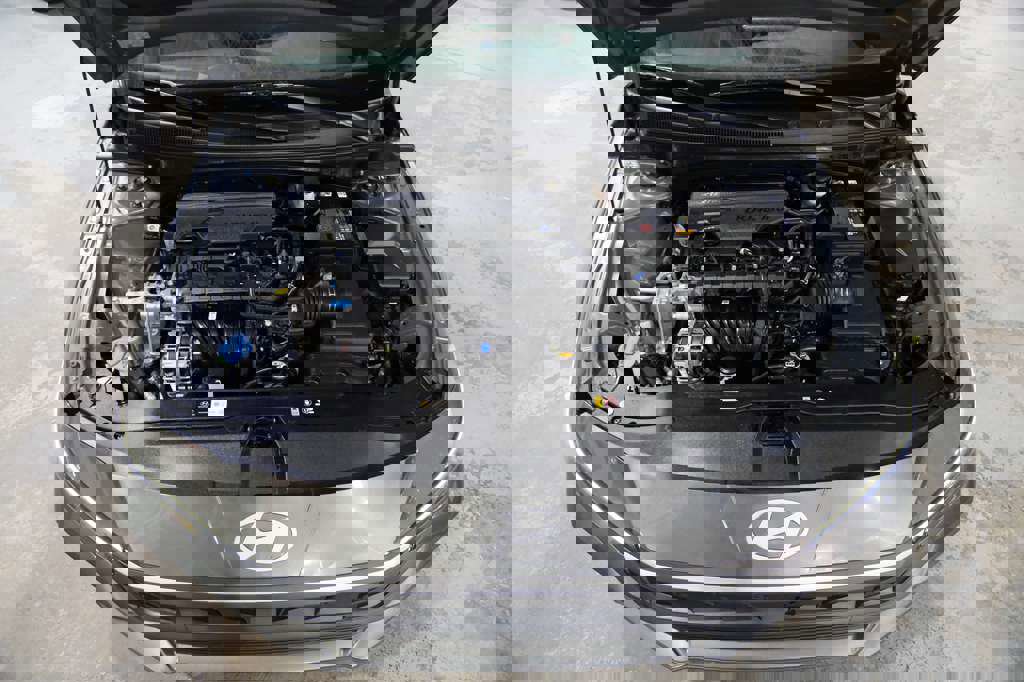 Used 2025 Hyundai Elantra Sport image 33