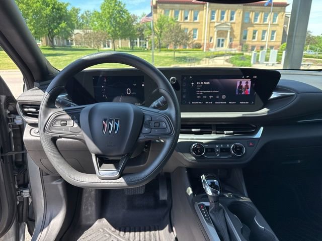 Used 2024 Buick Envista Preferred w/ Convenience II Package FWD image 14