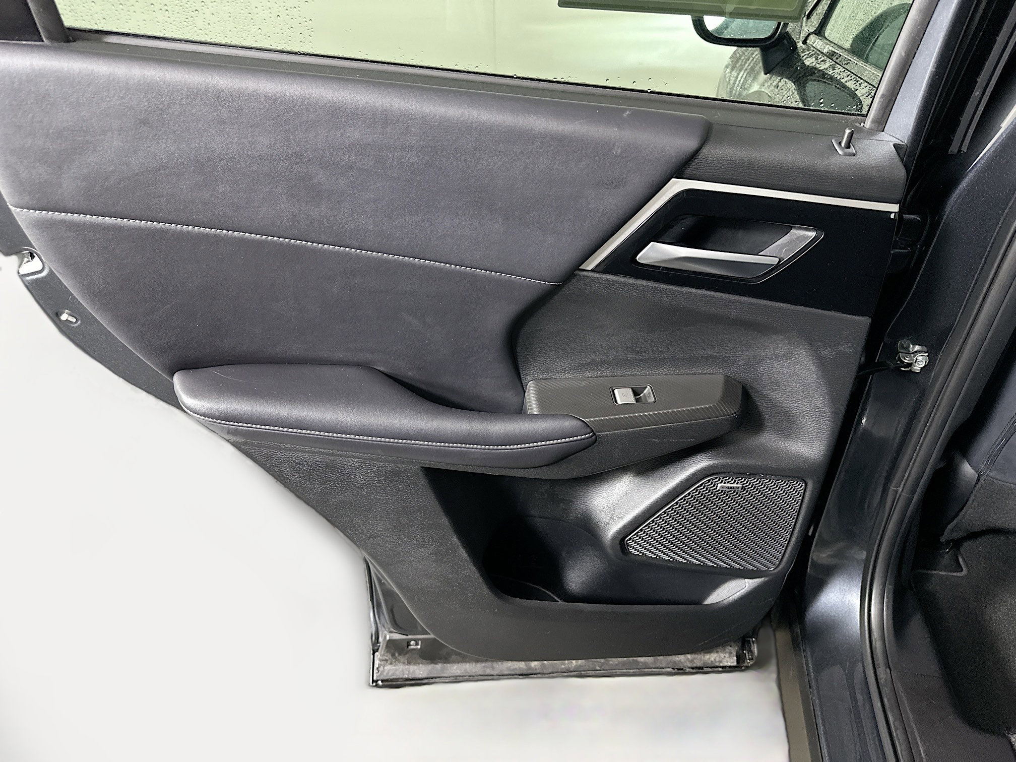 Used 2025 Mitsubishi Outlander SE image 26