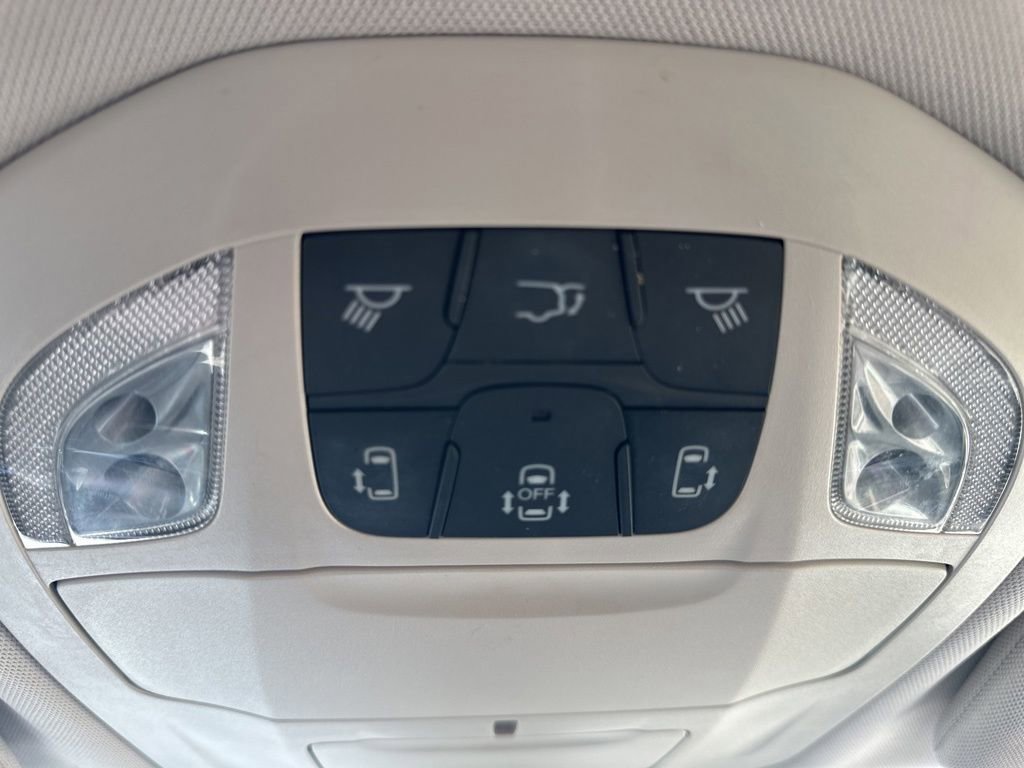 Used 2017 Chrysler Pacifica Touring-L w/ Tire & Wheel Group image 26