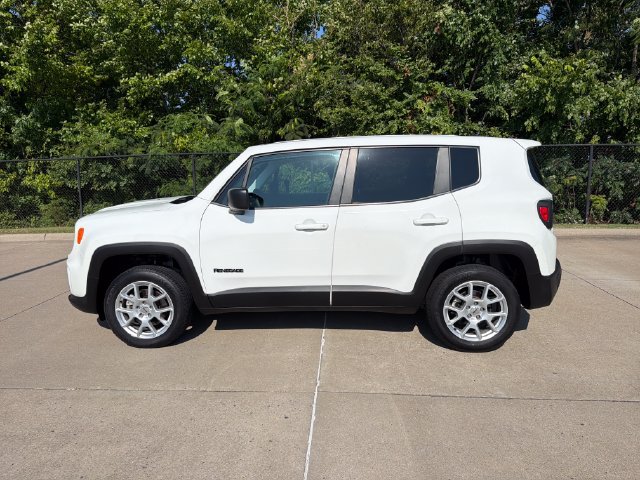 Used 2023 Jeep Renegade Latitude AWD/4WD image 2