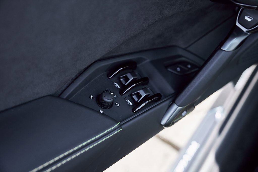 Used 2025 Lamborghini Revuelto AWD/4WD image 38
