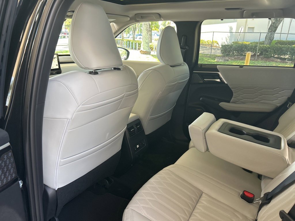 New 2025 Mitsubishi Outlander AWD image 38