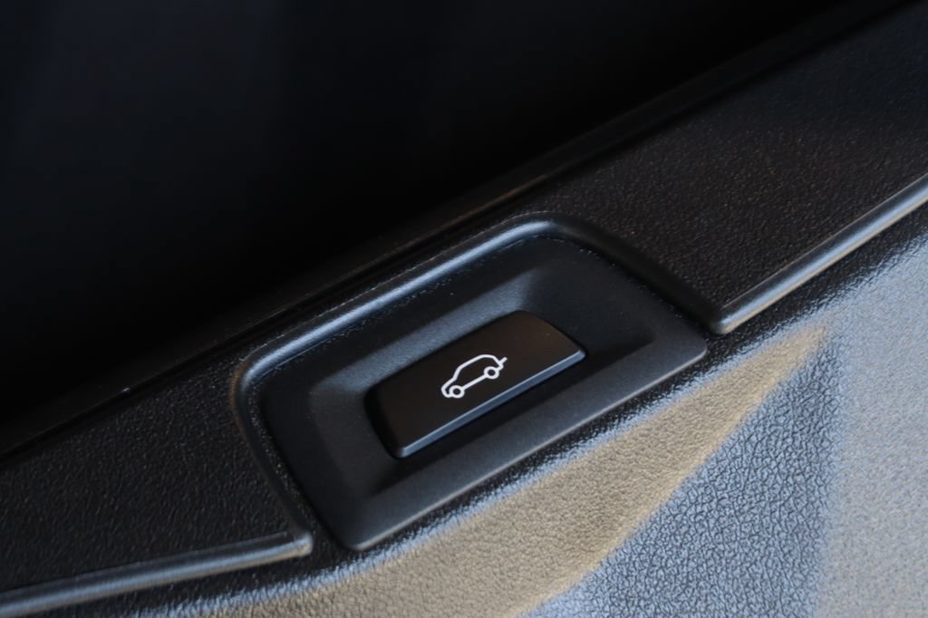 Used 2021 BMW X5 sDrive40i w/ Premium Package RWD image 12