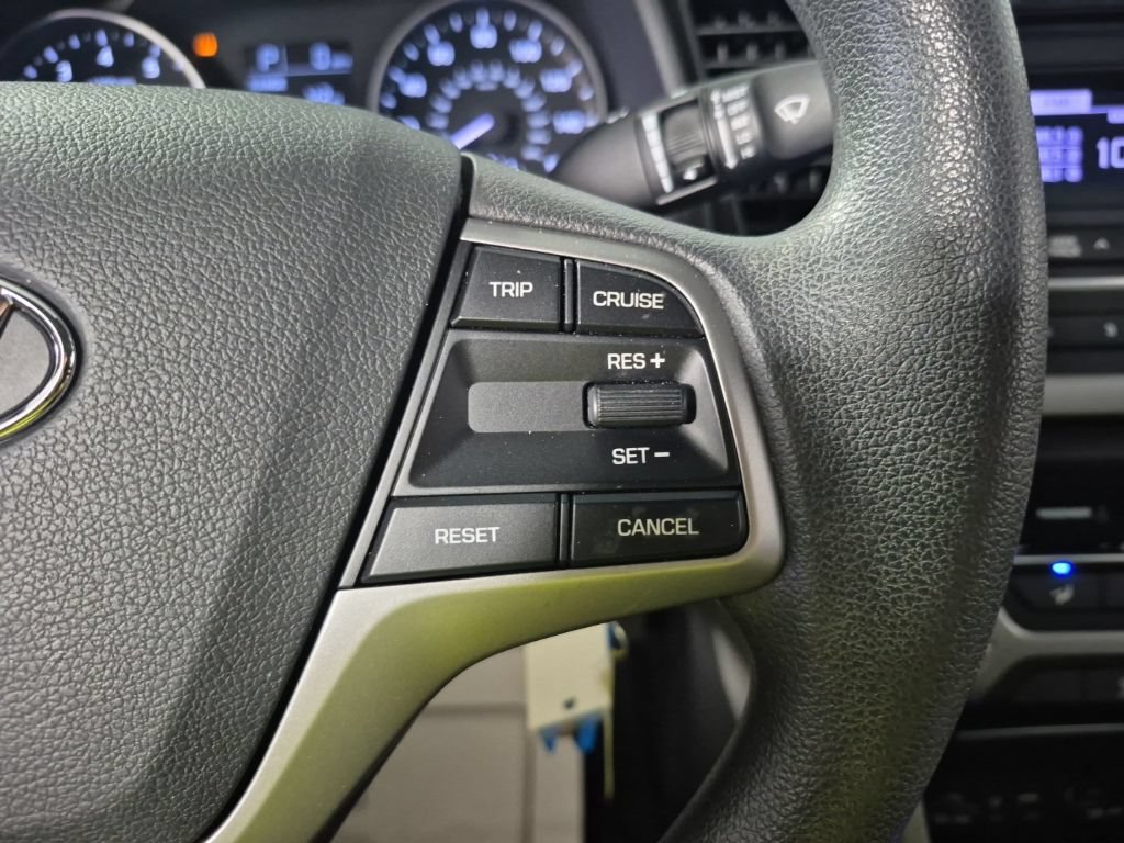 Used 2018 Hyundai Elantra SE w/ Winter Weather Package FWD image 11