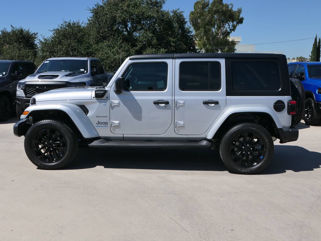 Used 2023 Jeep Wrangler Unlimited Sahara AWD/4WD image 5