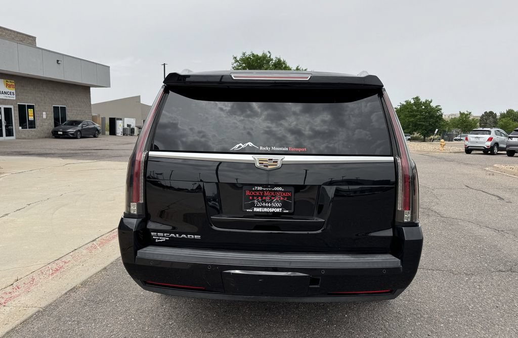 Used 2017 Cadillac Escalade ESV Premium Luxury AWD/4WD image 7