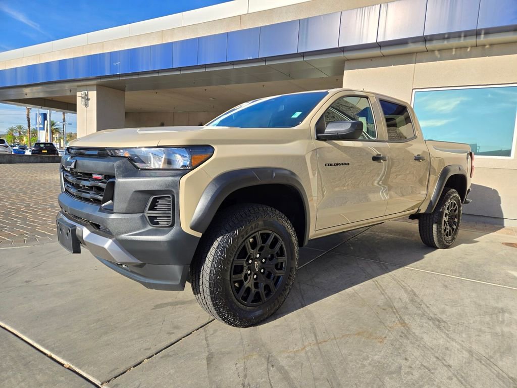 Used 2024 Chevrolet Colorado Trail Boss w/ Advanced Trailering Package image 2