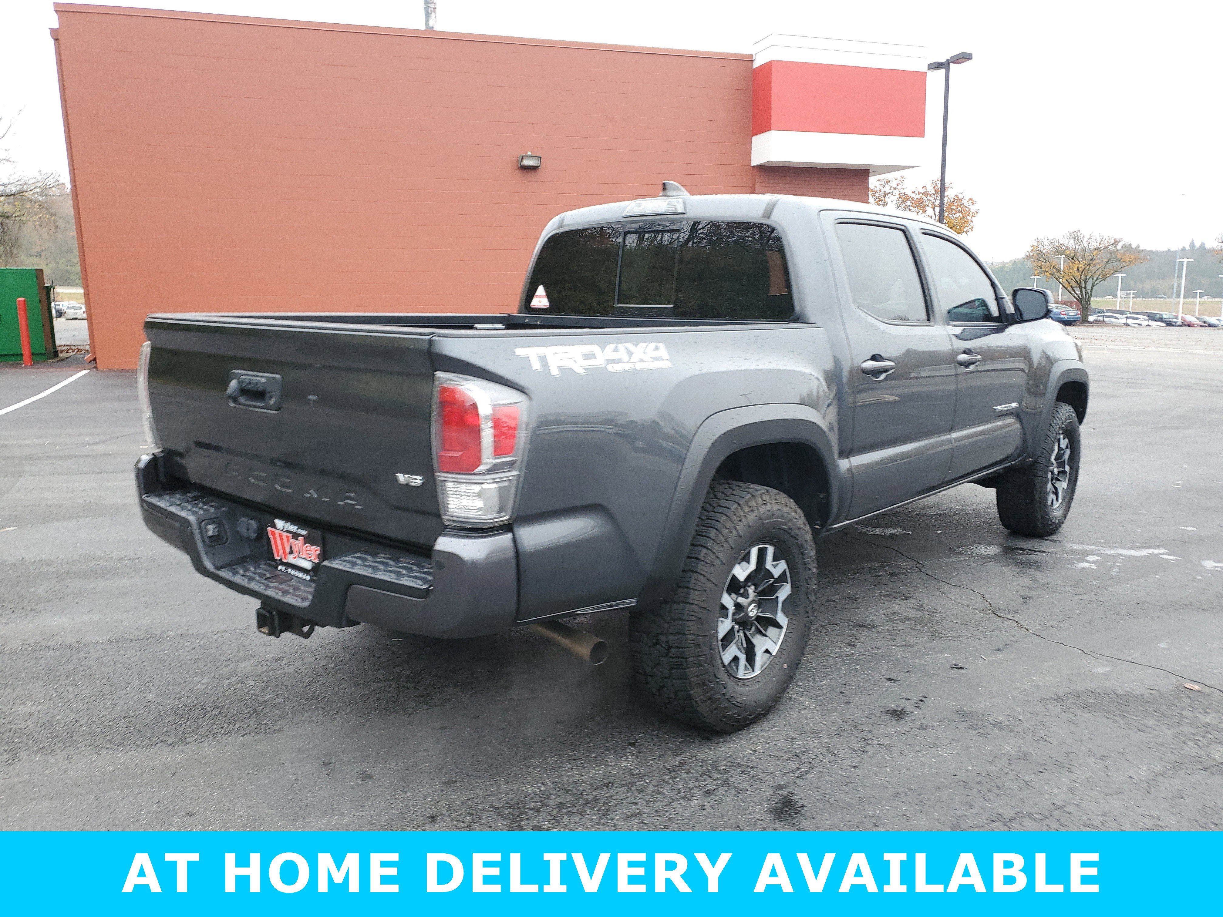 Used 2020 Toyota Tacoma TRD Off-Road image 4