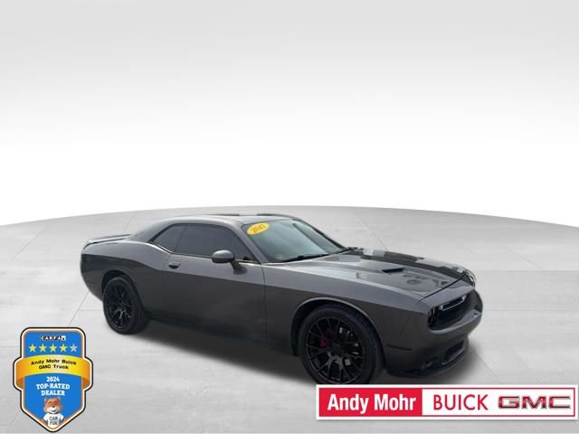 Used 2017 Dodge Challenger SXT image 1