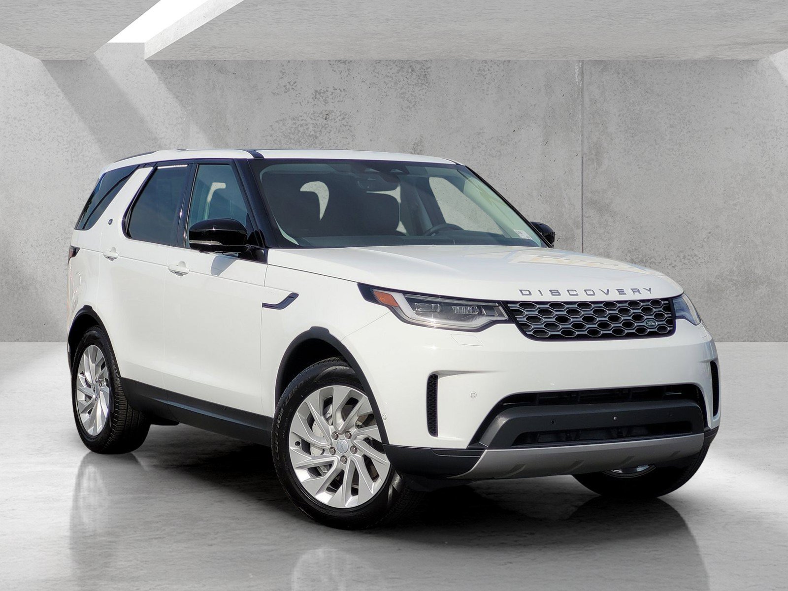 Used 2024 Land Rover Discovery S