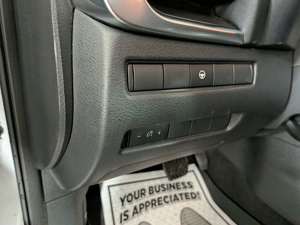 Used 2023 Nissan Rogue SV image 18