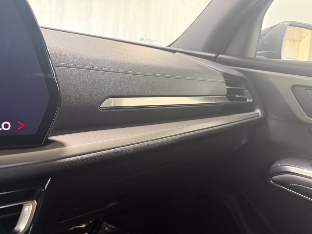 Used 2025 Chevrolet Traverse LT FWD image 26