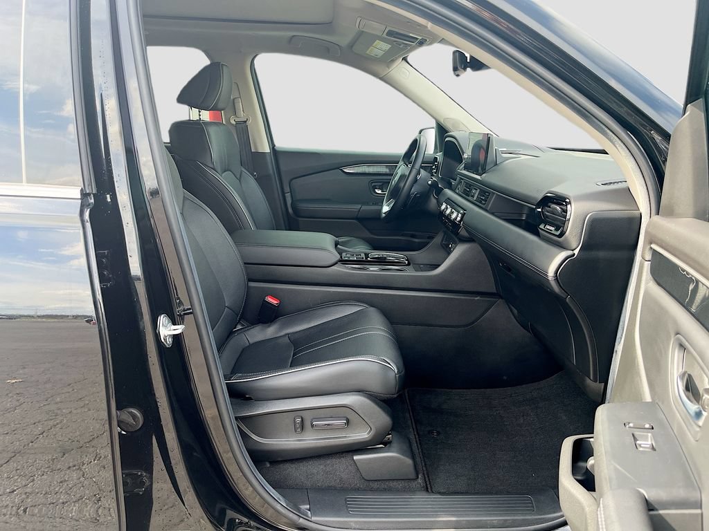 Used 2025 Honda Pilot Elite image 30
