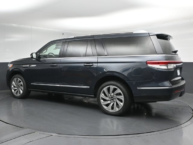 Certified 2024 Lincoln Navigator L Reserve AWD/4WD image 5
