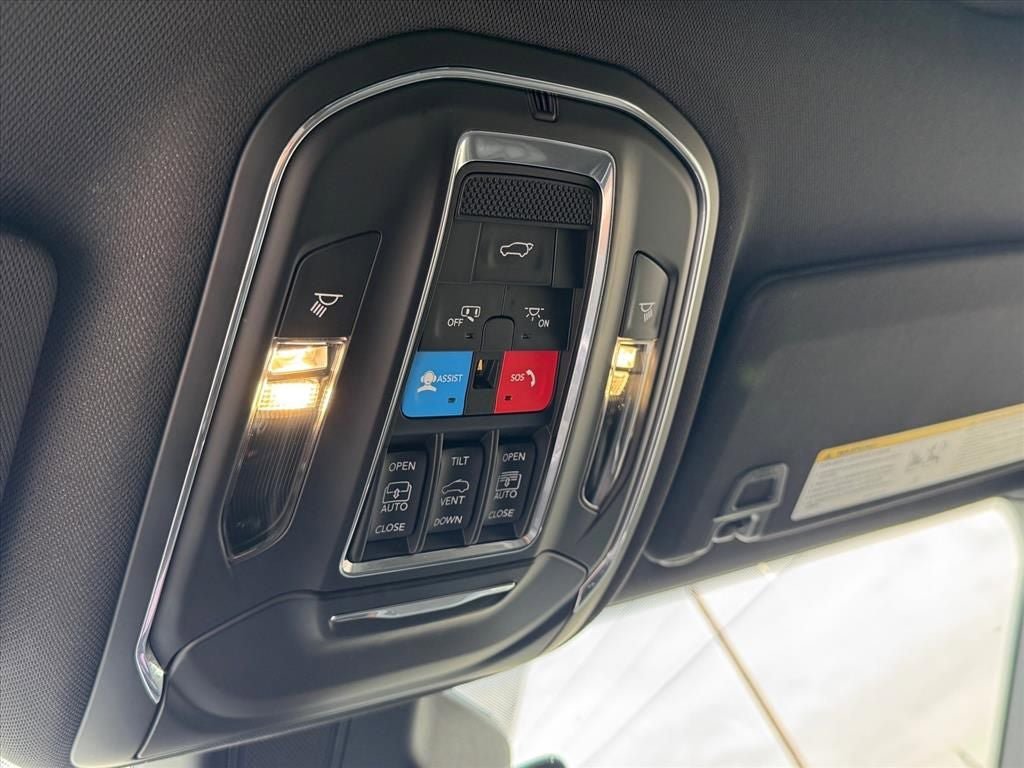 Used 2024 Jeep Grand Cherokee Limited w/ Luxury Tech Group II AWD/4WD image 25