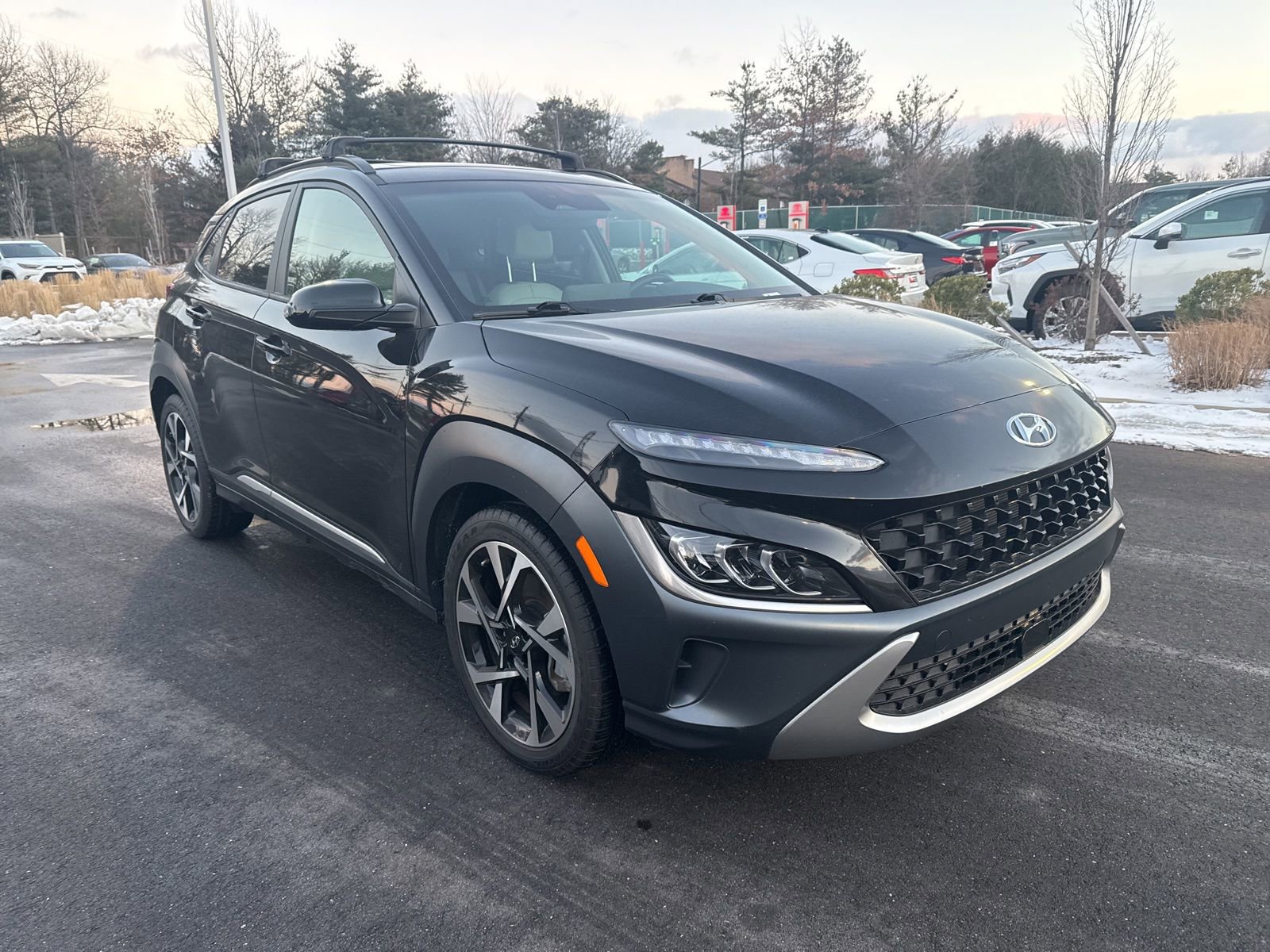 Used 2023 Hyundai Kona Limited image 3