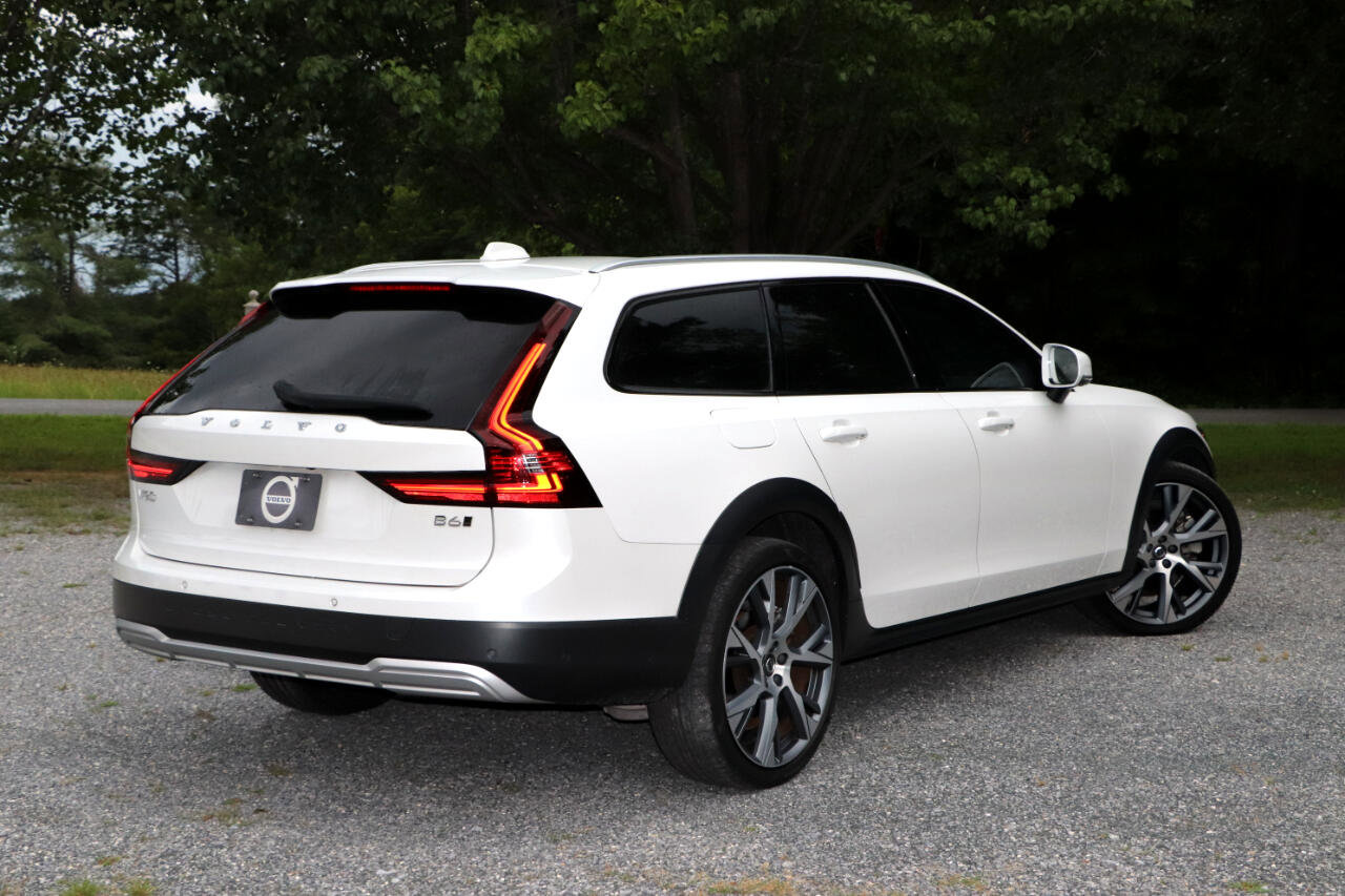 Used 2023 Volvo V90 B6 Cross Country Ultimate w/ Climate Package image 3