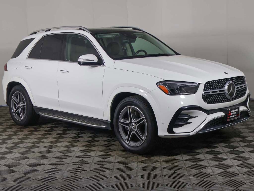 Used 2024 Mercedes-Benz GLE 450 4MATIC w/ AMG Line Exterior image 2