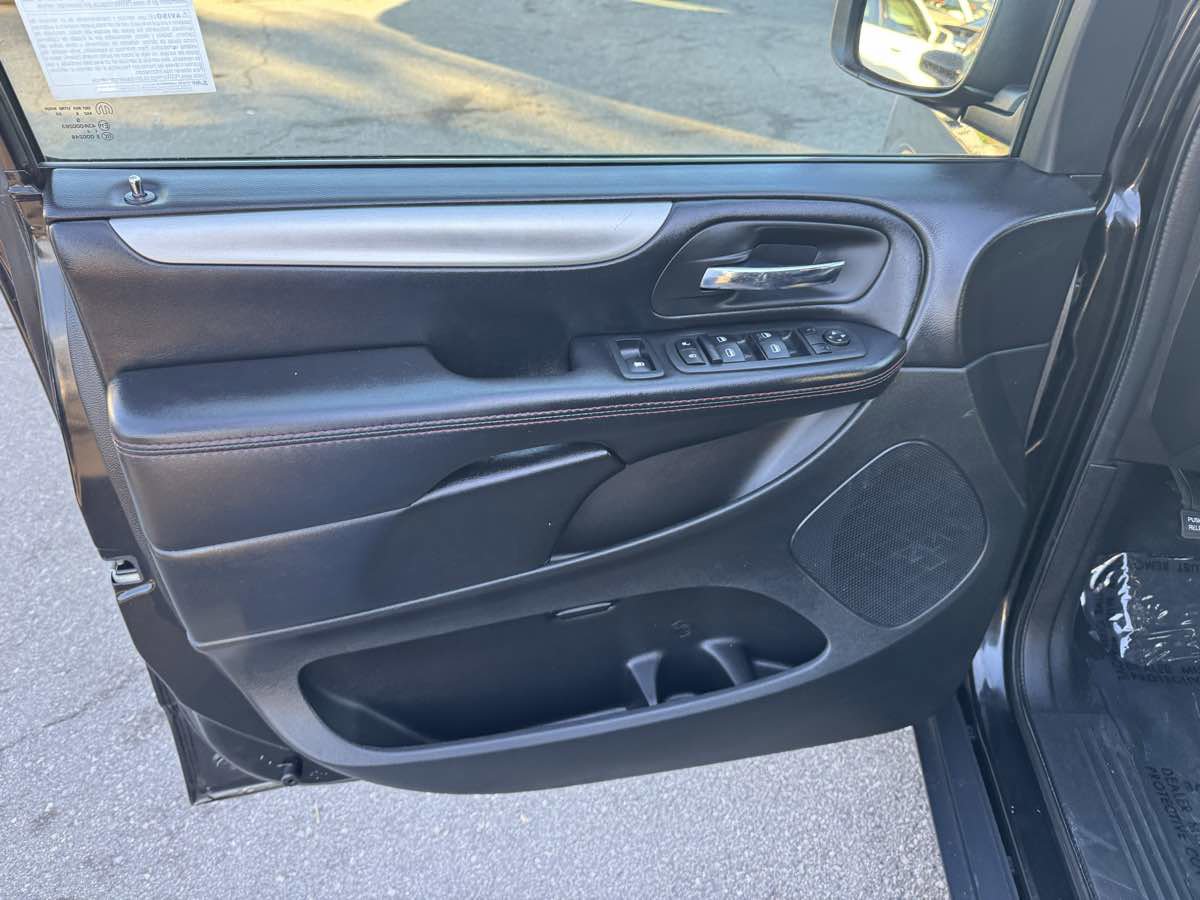 Used 2019 Dodge Grand Caravan GT image 13