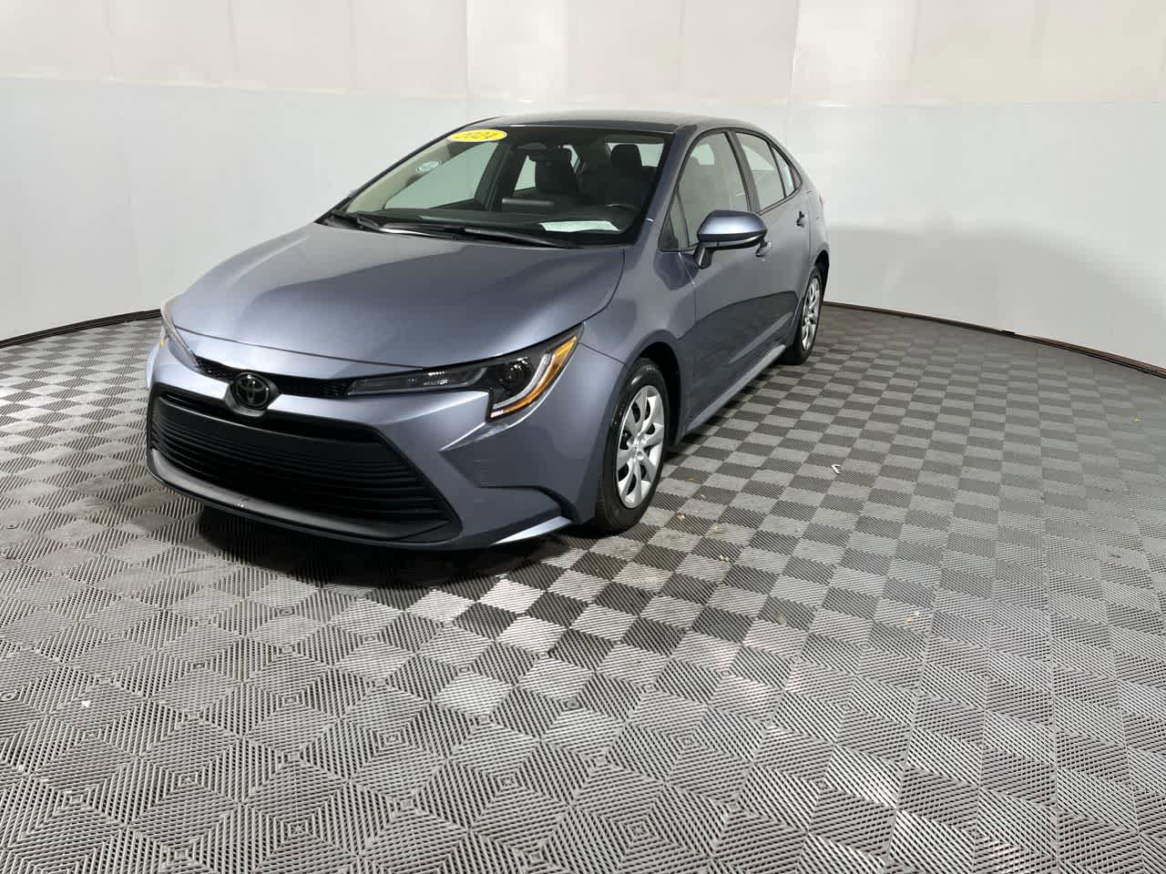 Used 2024 Toyota Corolla LE FWD image 4