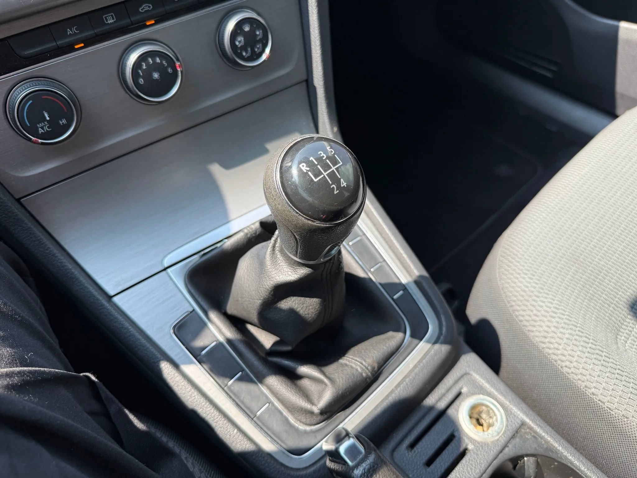 Used 2015 Volkswagen Golf S image 17