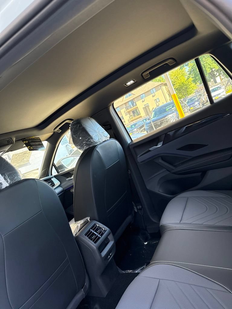 New 2026 Volkswagen Tiguan SE R-Line AWD/4WD image 19