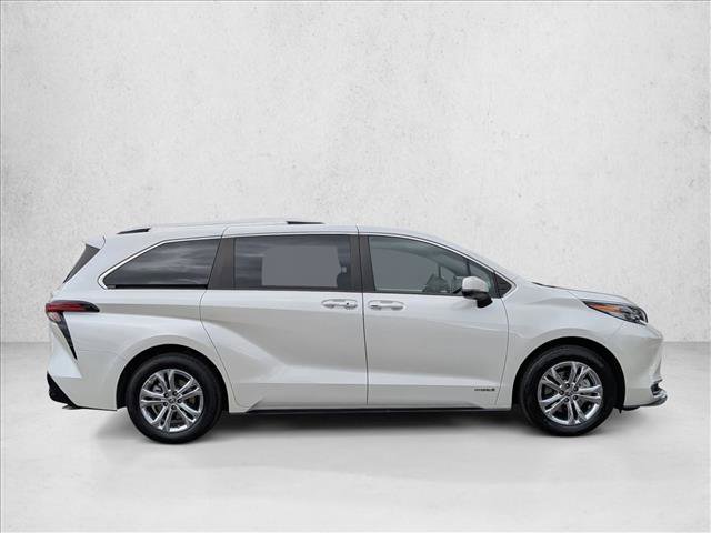 Used 2021 Toyota Sienna Platinum AWD/4WD image 4