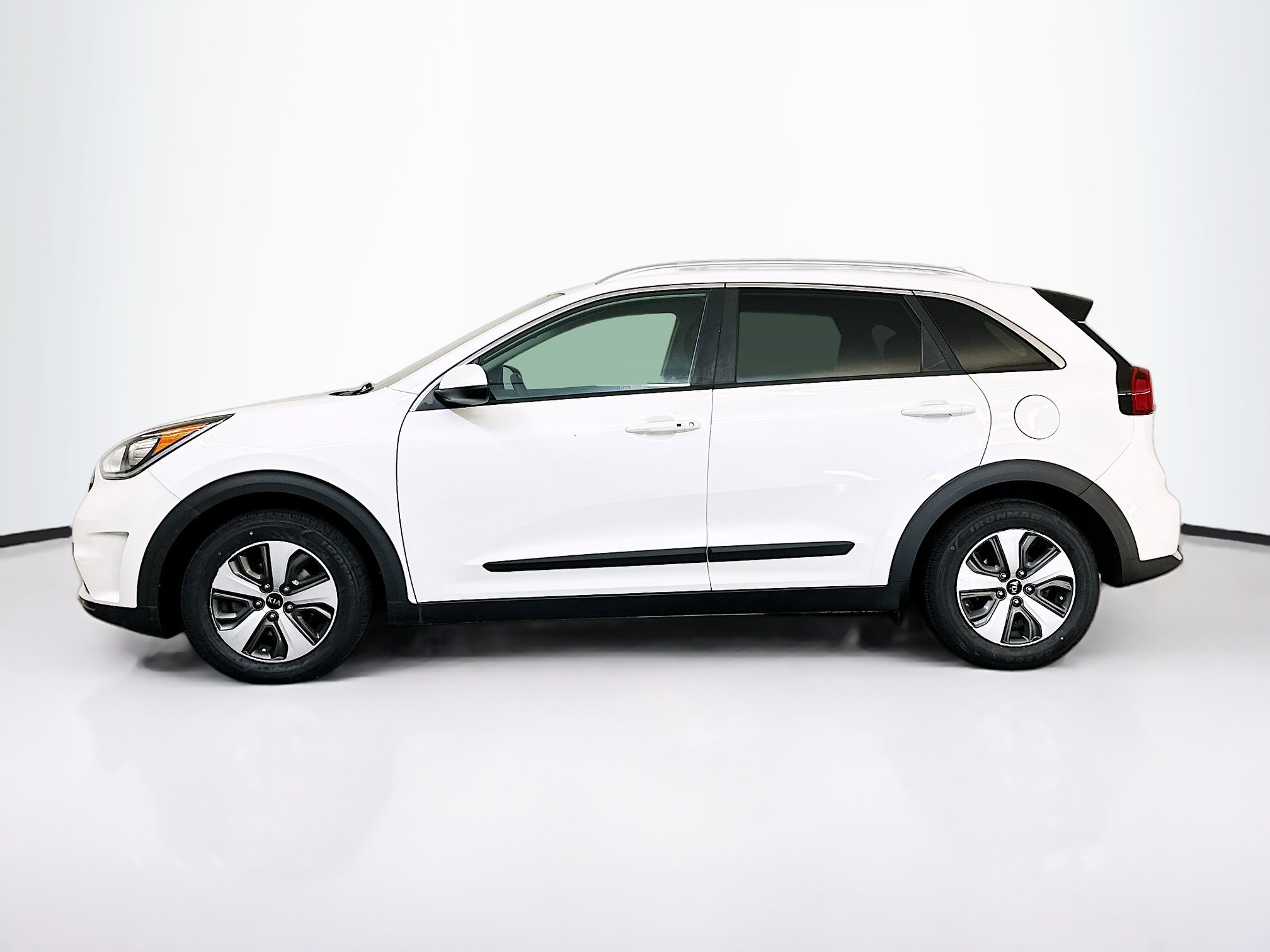 Used 2018 Kia Niro LX image 4
