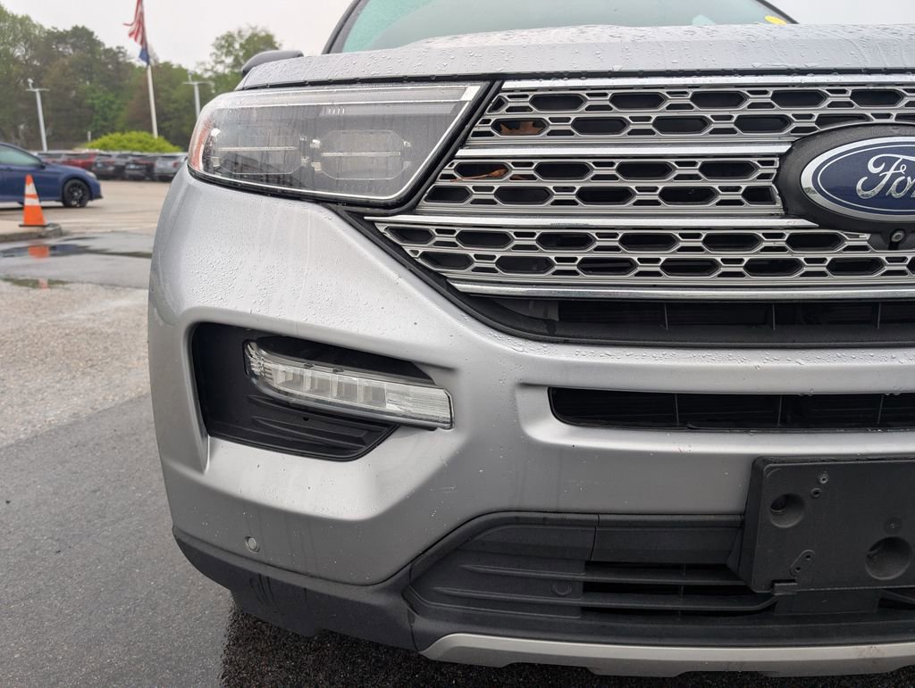 Used 2021 Ford Explorer Limited w/ Equipment Group 301A AWD/4WD image 9