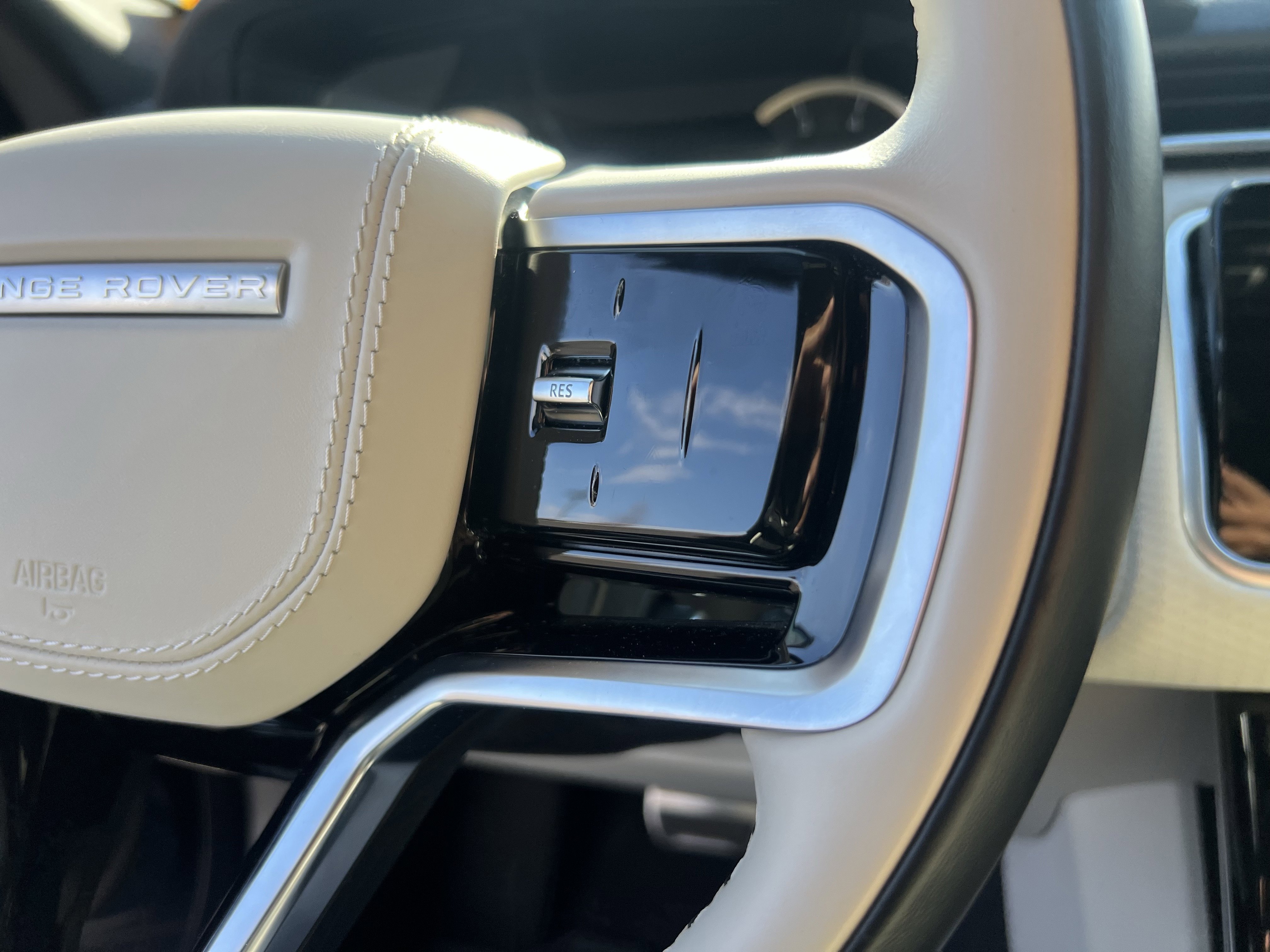 Certified 2022 Land Rover Range Rover Velar R-Dynamic S image 23