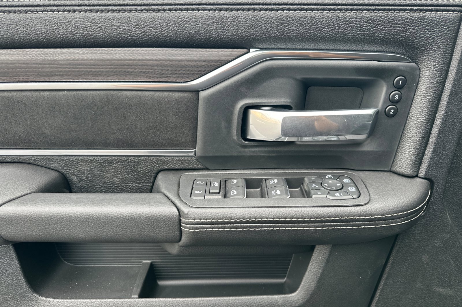 New 2026 RAM 2500 Laramie w/ Night Edition image 10