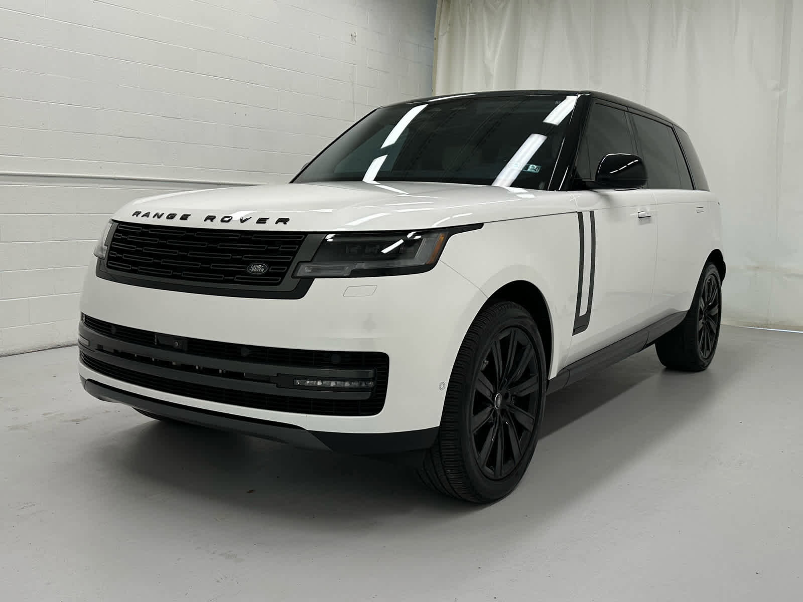 Used 2024 Land Rover Range Rover Long Wheelbase Autobiography AWD/4WD image 4