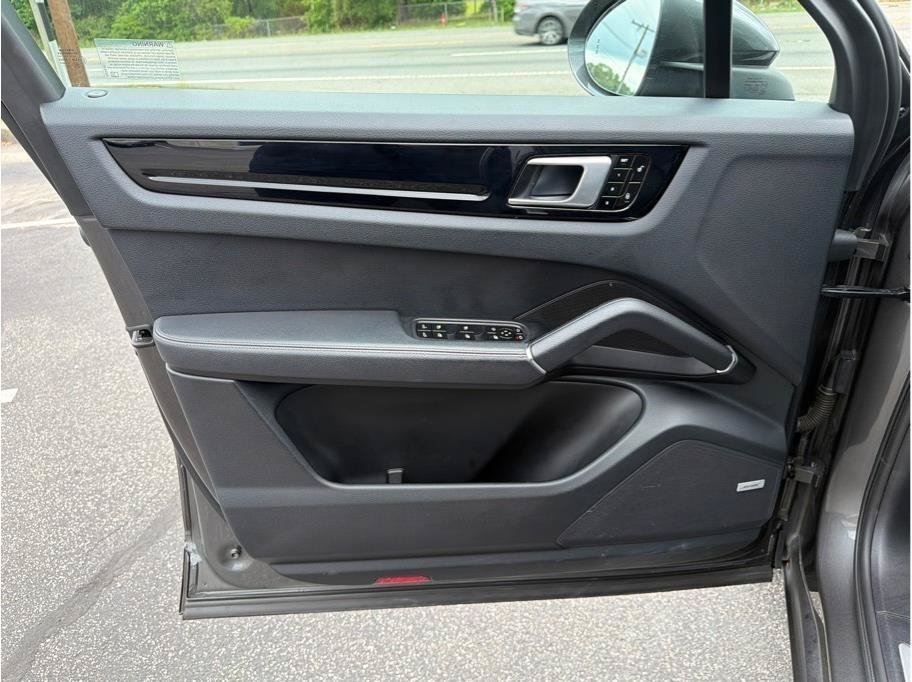 Used 2019 Porsche Cayenne S AWD/4WD image 9