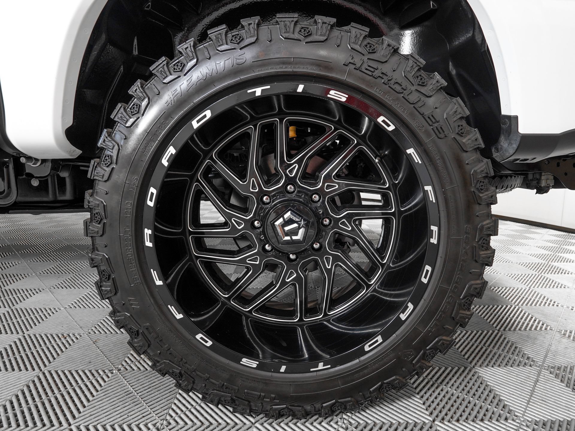 Used 2024 Ford F250 Platinum w/ FX4 Off-Road Package AWD/4WD image 35