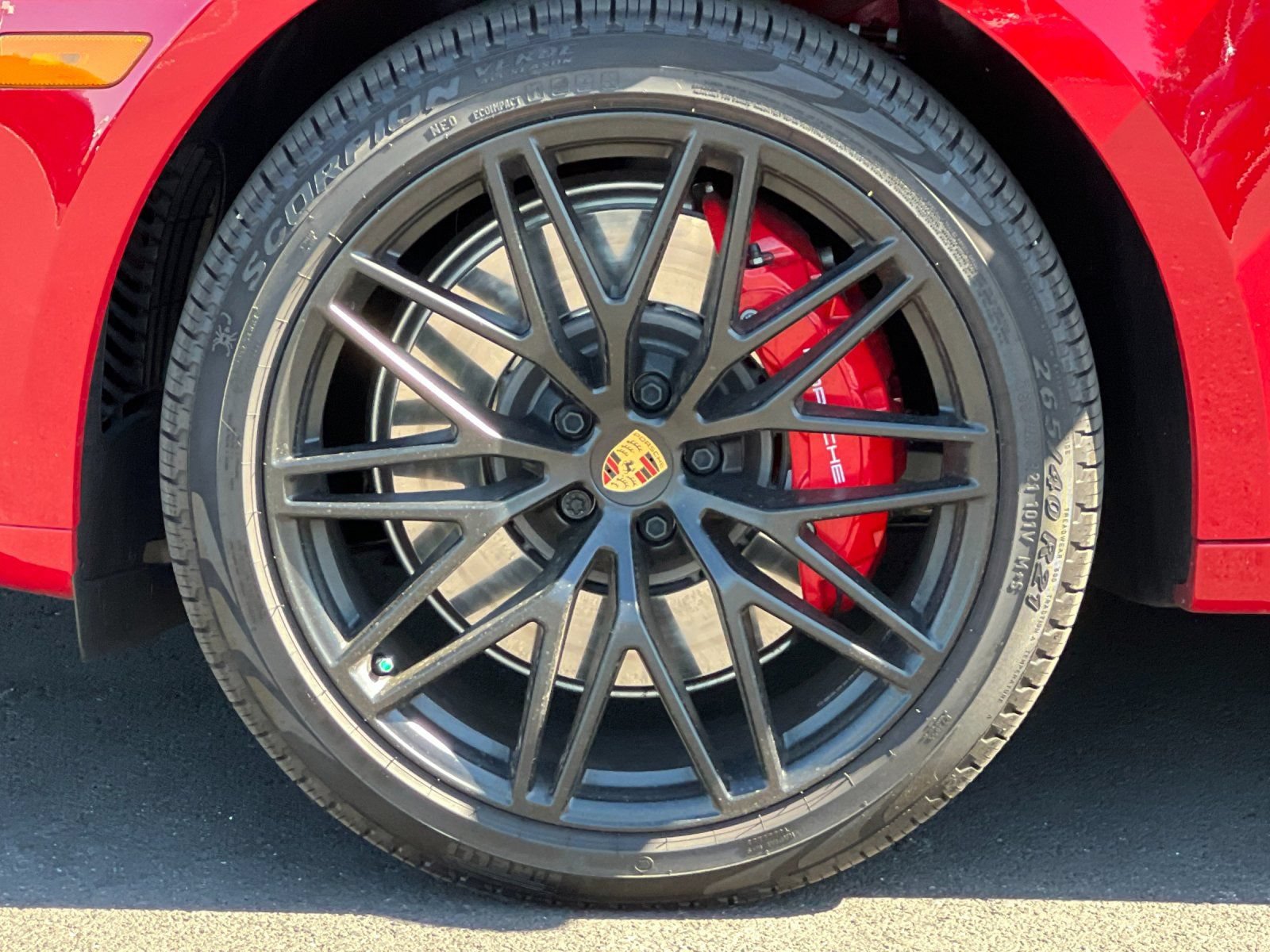 Certified 2026 Porsche Macan GTS AWD/4WD image 28