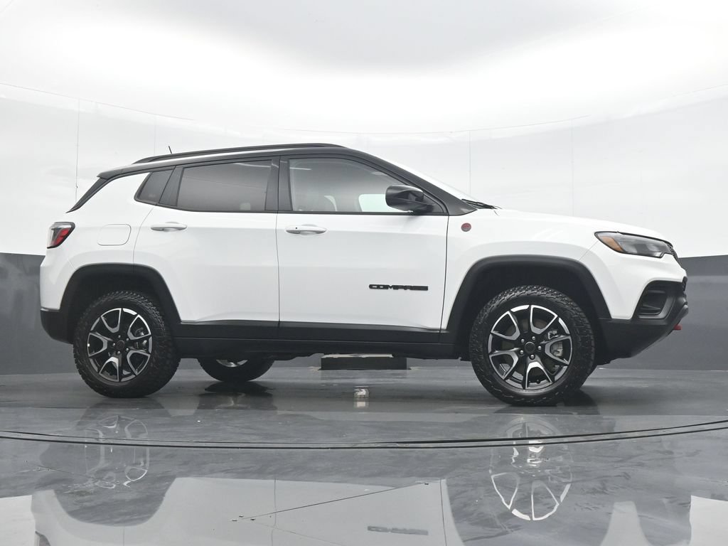Used 2026 Jeep Compass Trailhawk AWD/4WD image 35