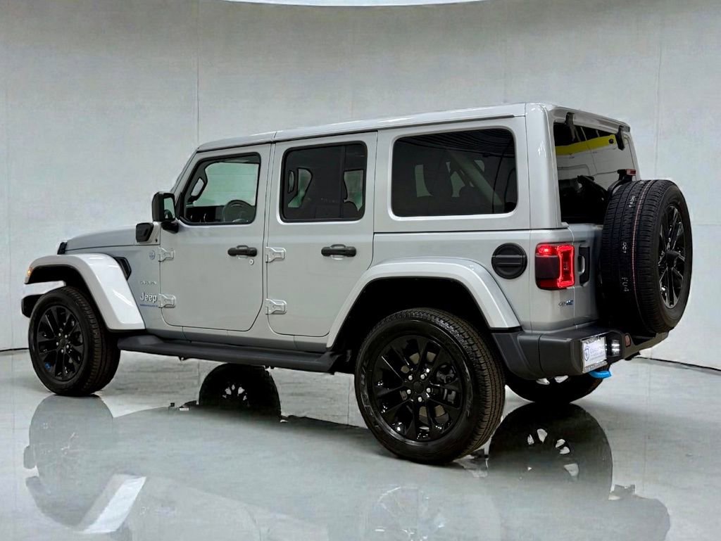 Used 2023 Jeep Wrangler Sahara w/ Cold Weather Group image 15