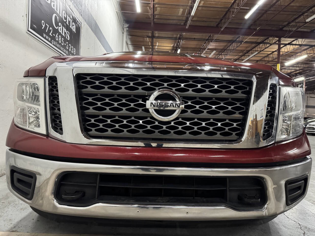 Used 2018 Nissan Titan SV AWD/4WD image 9
