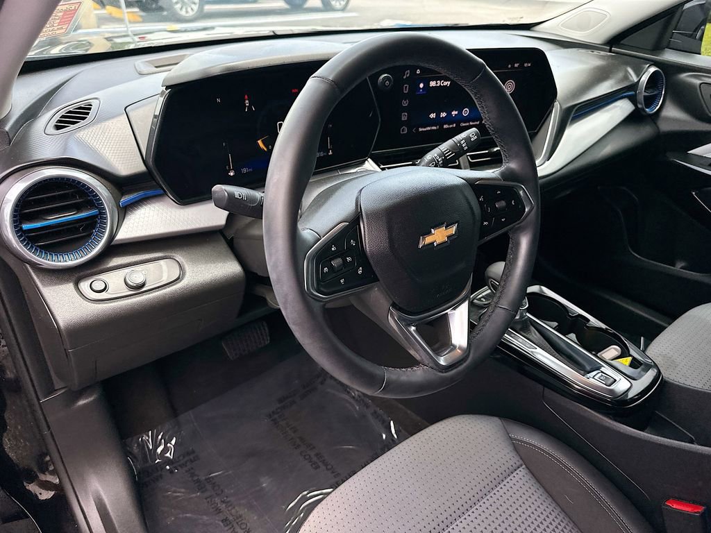 Certified 2024 Chevrolet Trax LT w/ LT Convenience Package FWD image 9
