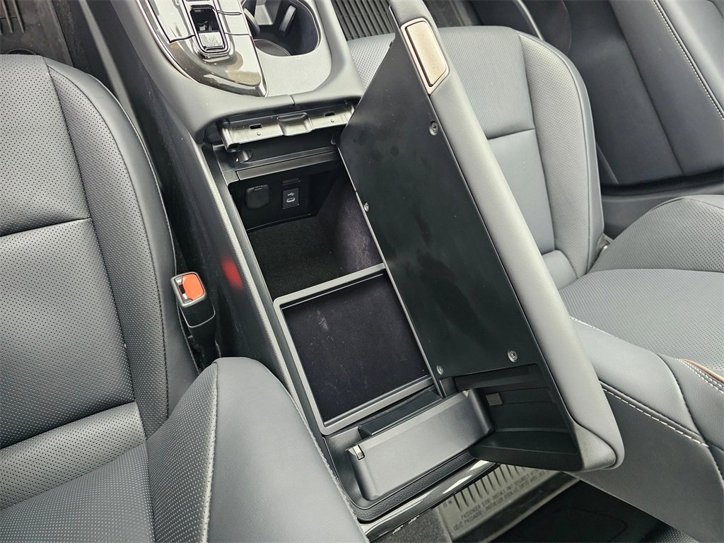 Used 2025 Toyota Crown Signia w/ Advanced Technology Package image 34