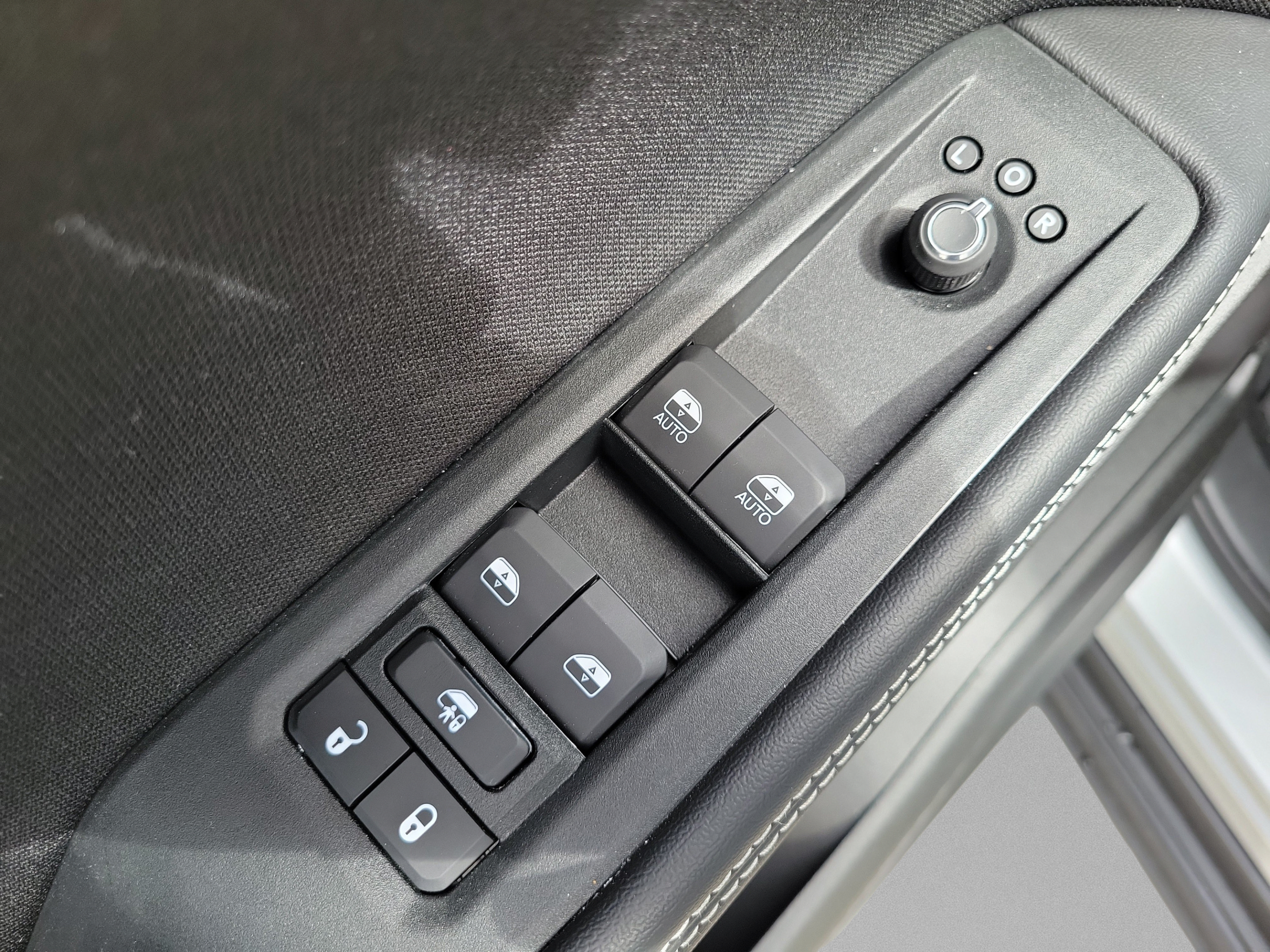 Used 2026 Jeep Cherokee Laredo AWD/4WD image 13