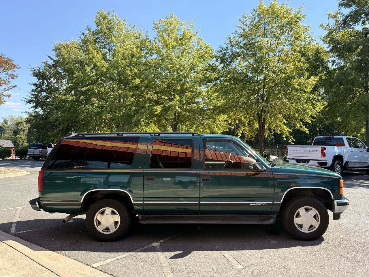 Used 1996 GMC Suburban 4WD image 4