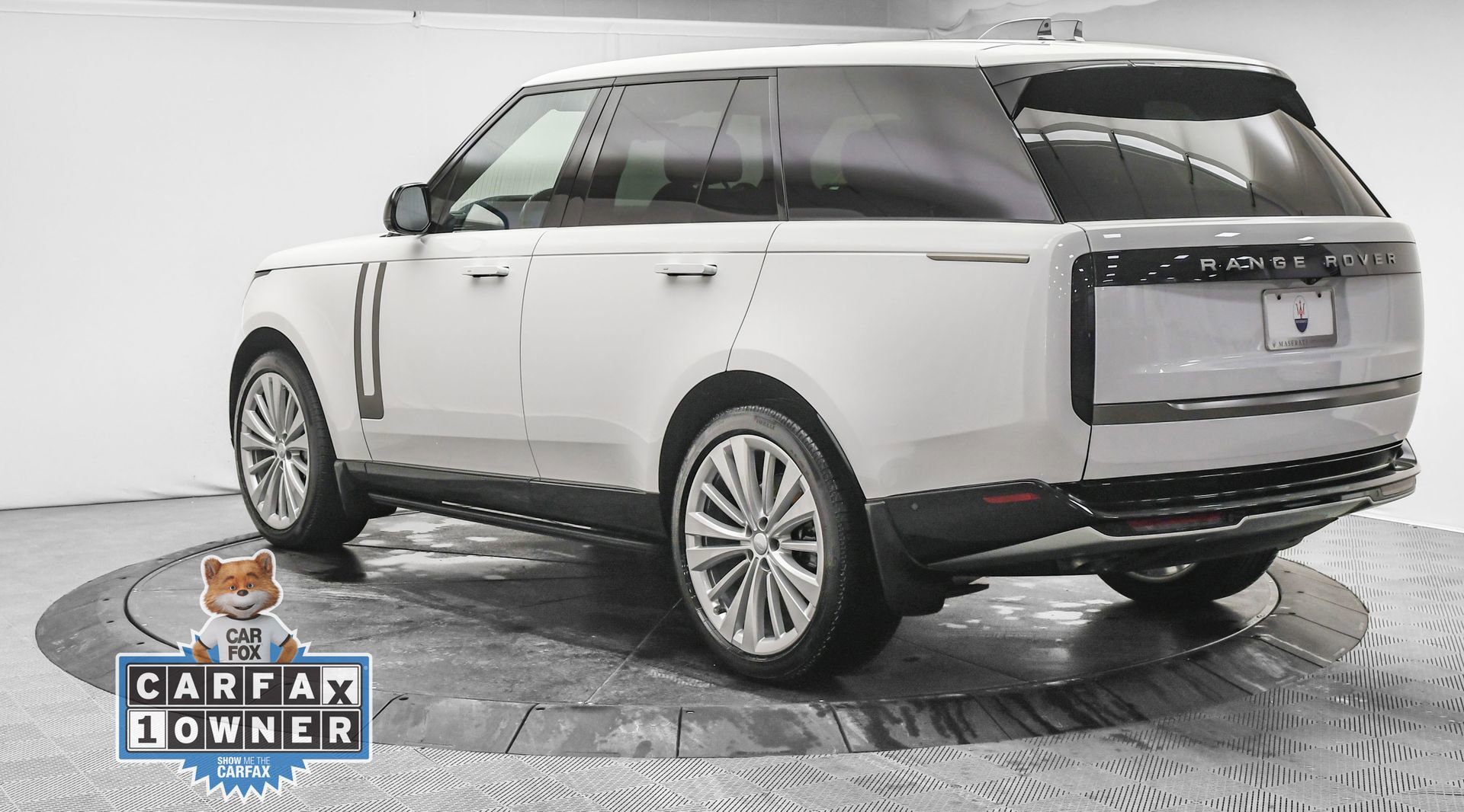 Used 2025 Land Rover Range Rover SE AWD/4WD image 5