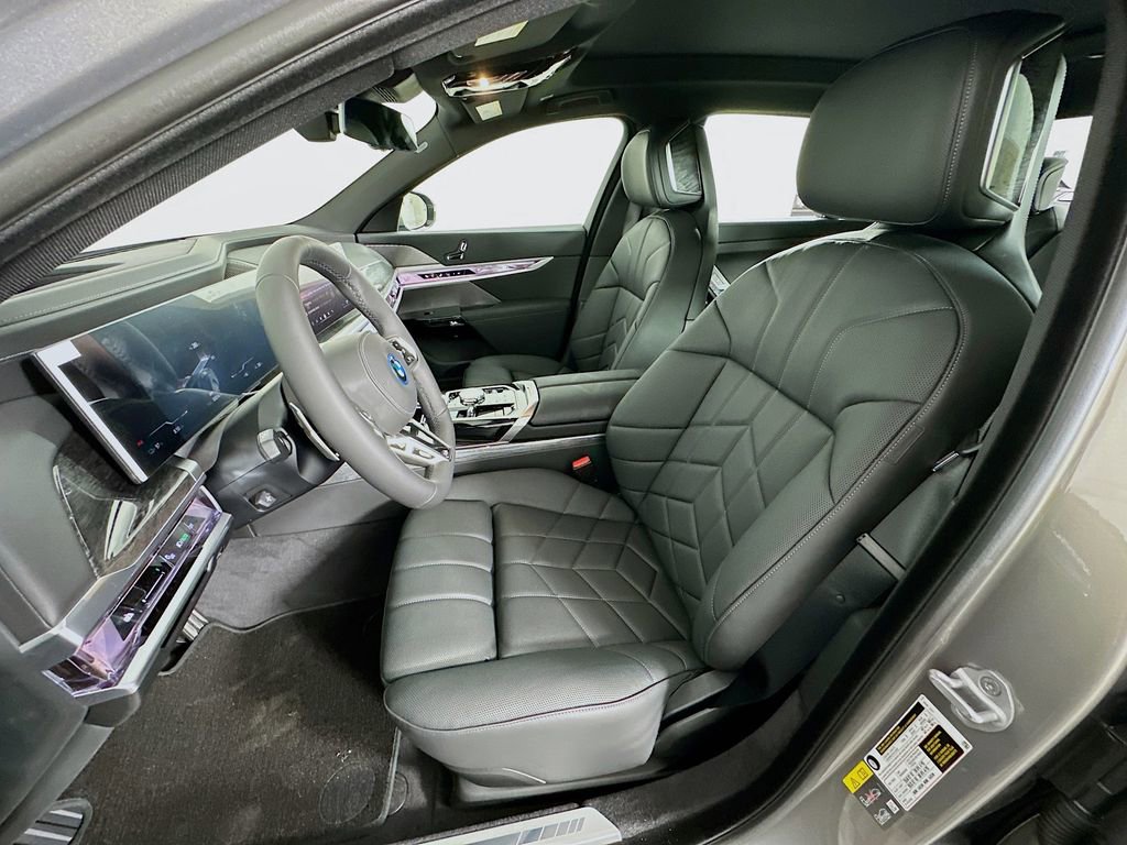 Used 2025 BMW i7 eDrive50 w/ Executive Package image 16