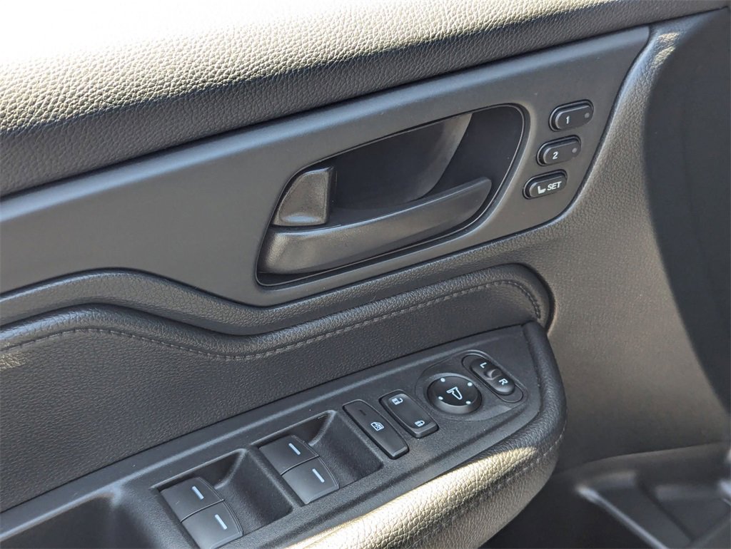 Used 2023 Honda Odyssey Sport image 12