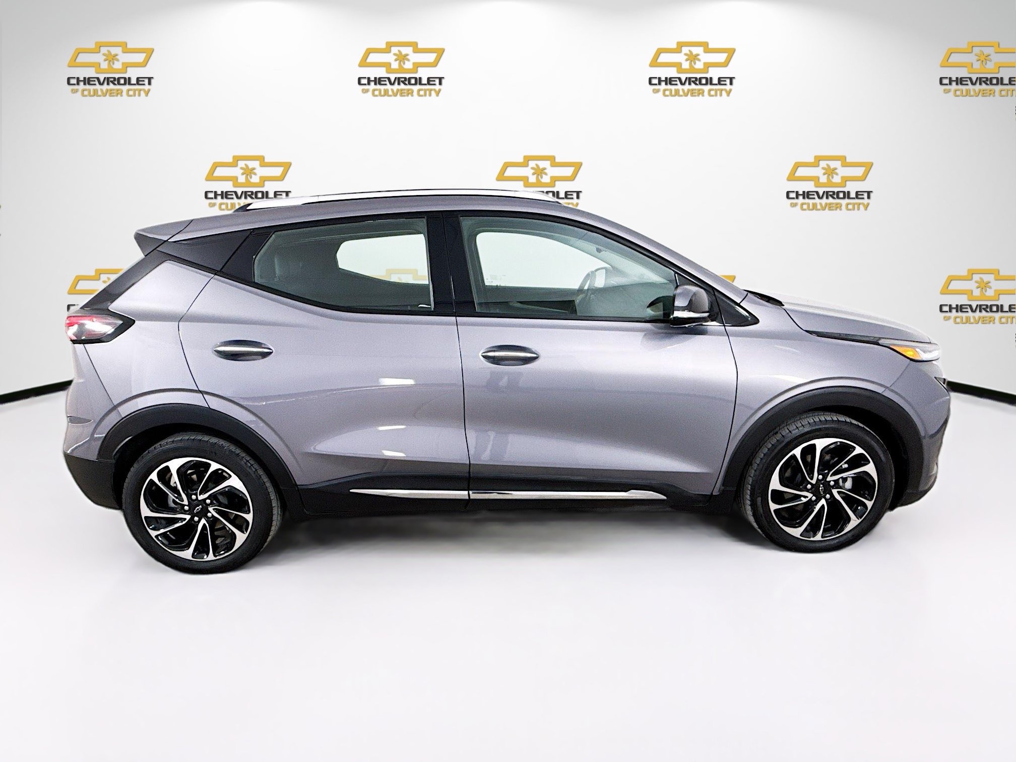 Used 2023 Chevrolet Bolt EUV Premier FWD image 9