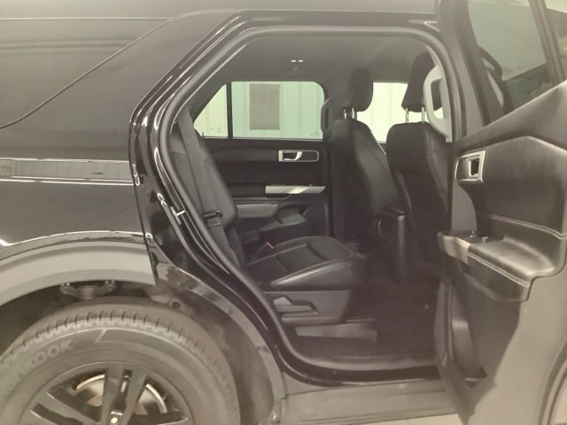 Used 2023 Ford Explorer XLT AWD/4WD image 10