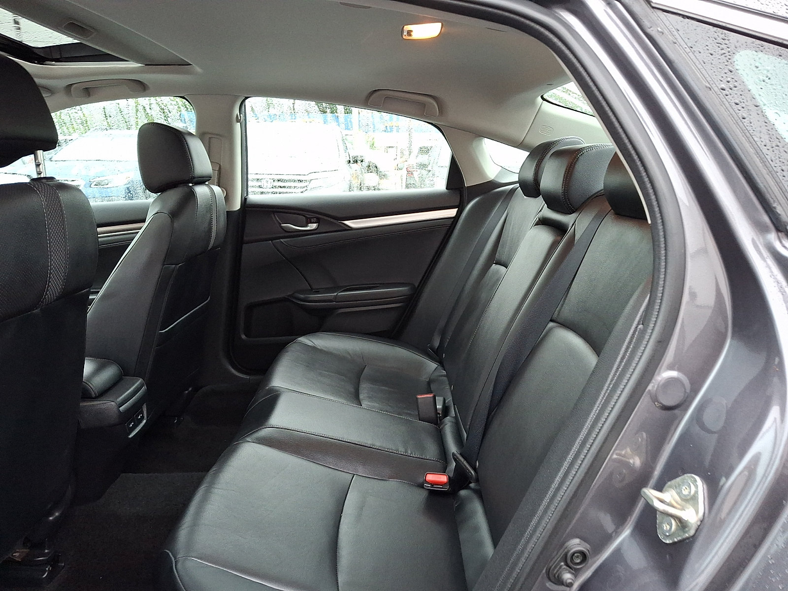 Used 2019 Honda Civic Touring image 10